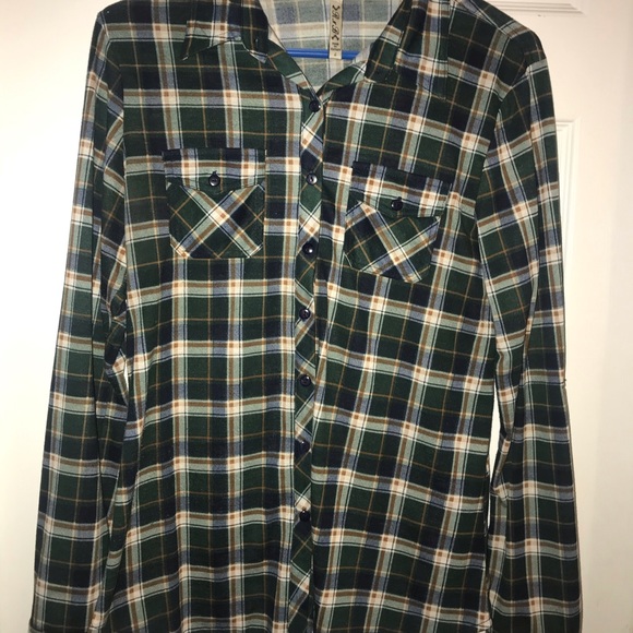 Plaid Button Down Long-sleeve shirt - Picture 1 of 3